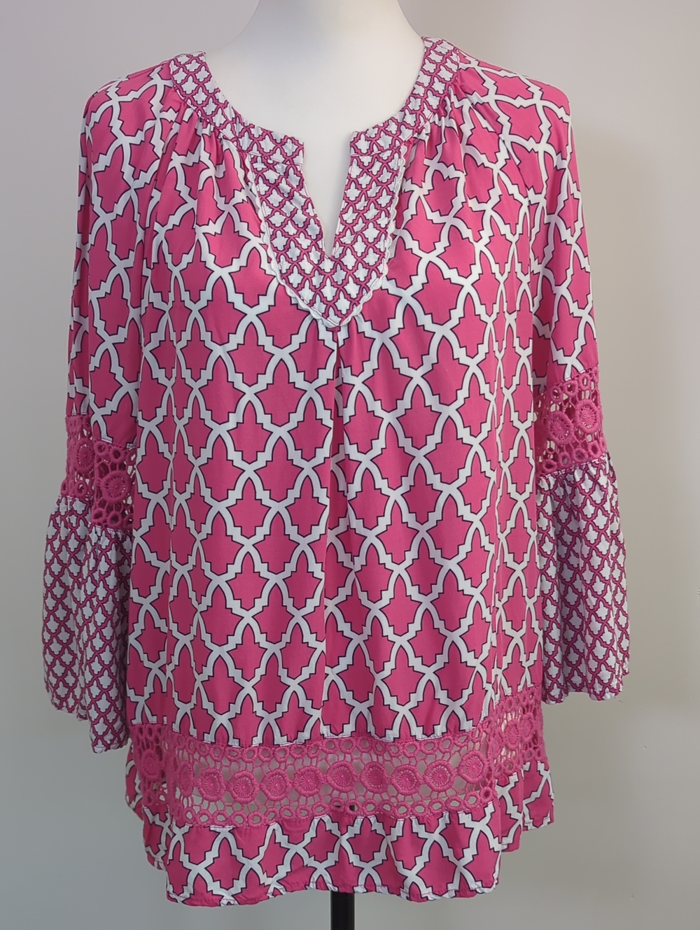 Crown & Ivy Pink White Trellis Crochet Bell Sleeve Peasant Blouse Tunic PETITE